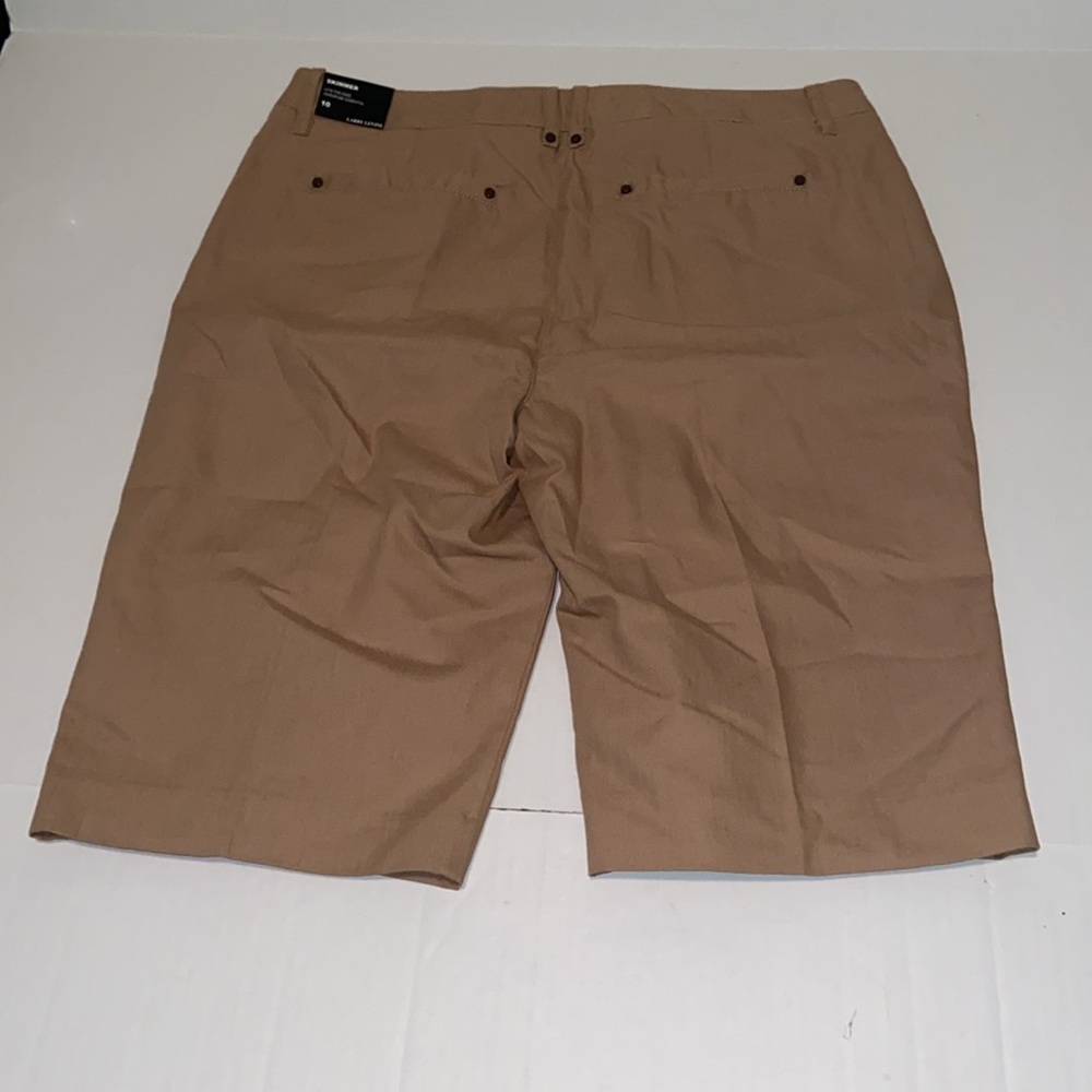 Larry Levine Women’s Size 10 New Tan Bermuda Safari Shorts - Picture 2 of 6